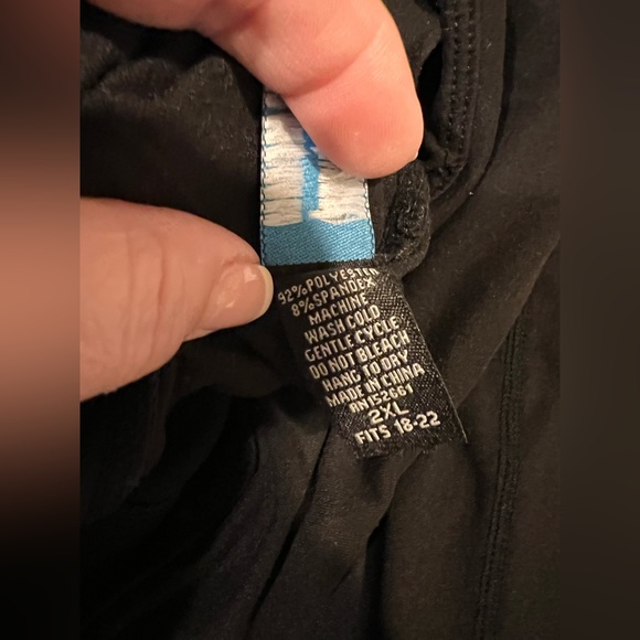 Charlie’s Project black athletic leggings with pockets - Picture 4 of 10